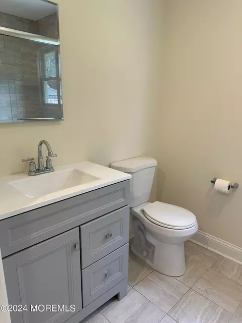 Bath - 21 Middlesex Rd, Matawan, NJ 07747 photo 2 of 3