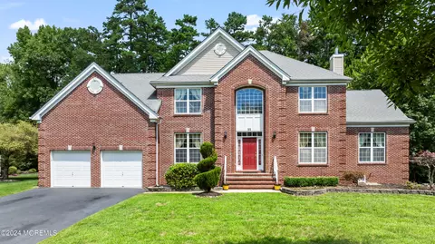 11 Emily Rd, Manalapan, NJ 07726