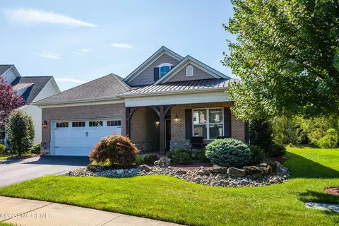 23 E Corsica Ct, Farmingdale, NJ 07727