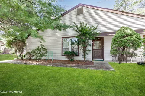 944 Liverpool Cir # A, Manchester, NJ 08759