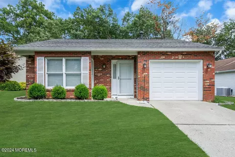 1542 Alpen Ln, Toms River, NJ 08755