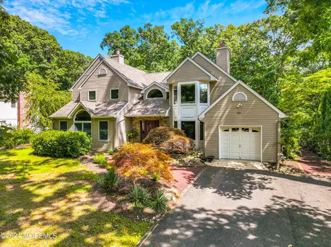 53 Pine St, Lincroft, NJ 07738