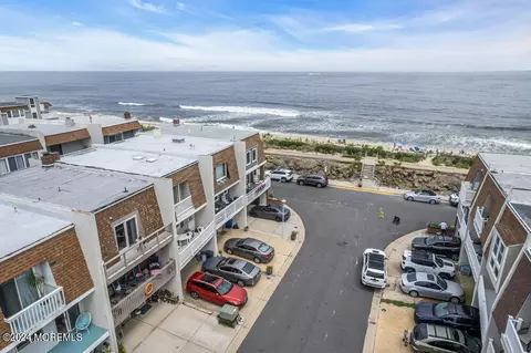 17 Sandpiper Ln, Sea Bright, NJ 07760