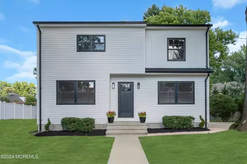 37 Alameda Ct, Shrewsbury, NJ 07702