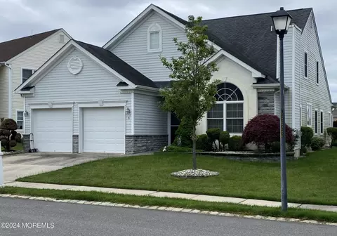 21 Cape May Ct, Waretown, NJ 08758