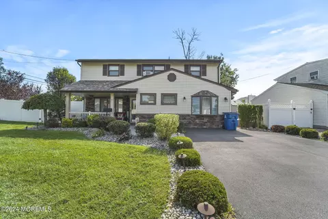 2 Thomas St, Old Bridge, NJ 08857