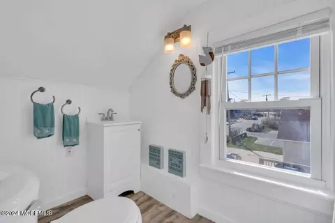 Bath - 218 Anglesea Ave, Ocean Gate, NJ 08740 photo 3 of 3