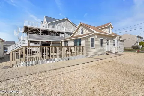 Exterior - 218 Anglesea Ave, Ocean Gate, NJ 08740 photo 2 of 8