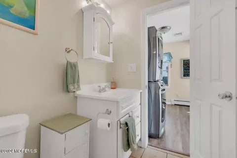 Bath - 218 Anglesea Ave, Ocean Gate, NJ 08740 photo 2 of 3
