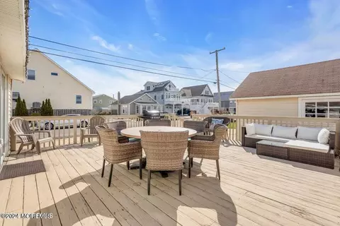 Exterior - 218 Anglesea Ave, Ocean Gate, NJ 08740 photo 4 of 8