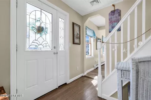 Entry Way - 218 Anglesea Ave, Ocean Gate, NJ 08740 photo 1 of 3