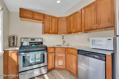 Kitchen - 218 Anglesea Ave, Ocean Gate, NJ 08740 photo 2 of 4