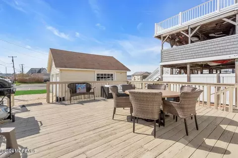 Exterior - 218 Anglesea Ave, Ocean Gate, NJ 08740 photo 5 of 8