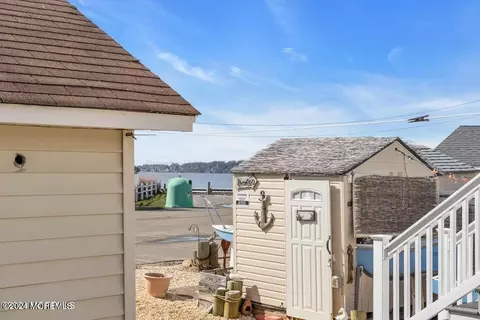 Exterior - 218 Anglesea Ave, Ocean Gate, NJ 08740 photo 7 of 8