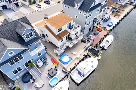 422 Eisenhower Ave, Seaside Heights, NJ 08751