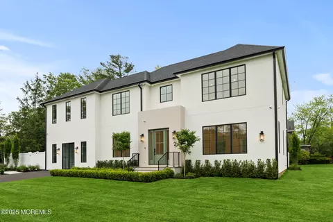 2 Deborah Pl, Oakhurst, NJ 07755