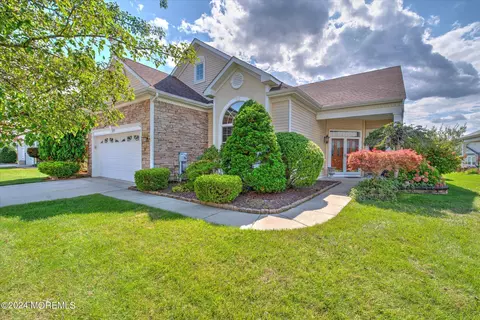 33 Ocean Grove Ln, Waretown, NJ 08758
