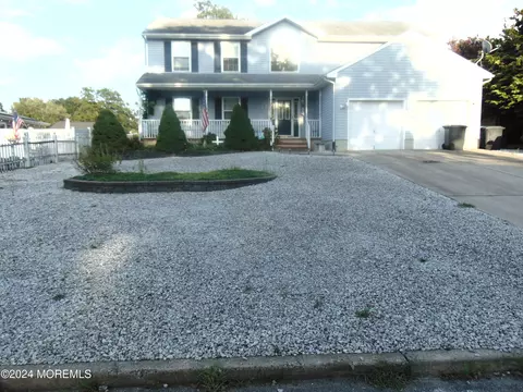 151 Spinnaker Ave, Manahawkin, NJ 08050