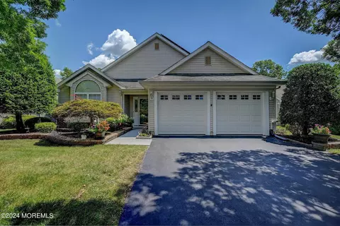 92 Foxwood Rd, Lakewood, NJ 08701