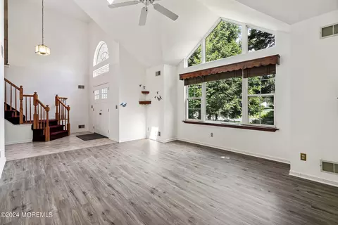Living - 286 Warren Dr, Wrightstown, NJ 08562 photo 2 of 8