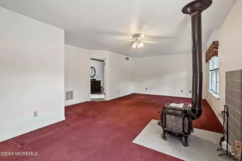 Living - 286 Warren Dr, Wrightstown, NJ 08562 photo 8 of 8