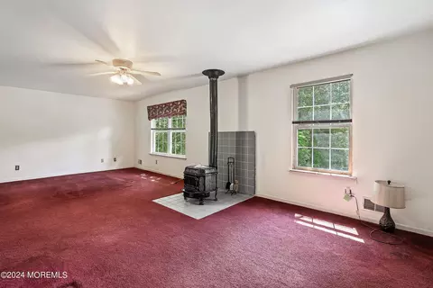 Living - 286 Warren Dr, Wrightstown, NJ 08562 photo 7 of 8