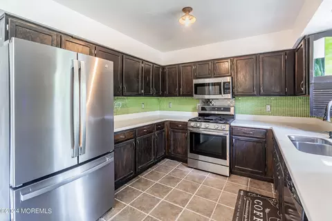 Kitchen - 286 Warren Dr, Wrightstown, NJ 08562 photo 3 of 5