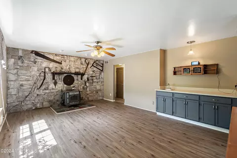 Living - 286 Warren Dr, Wrightstown, NJ 08562 photo 5 of 8