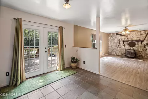 Entry Way - 286 Warren Dr, Wrightstown, NJ 08562 photo 2 of 2