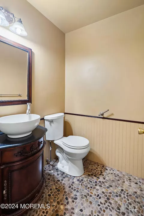 Bath - 286 Warren Dr, Wrightstown, NJ 08562 photo 1 of 5