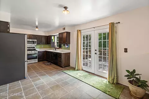 Kitchen - 286 Warren Dr, Wrightstown, NJ 08562 photo 1 of 5