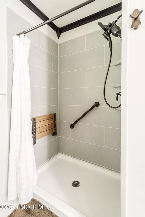 Bath - 286 Warren Dr, Wrightstown, NJ 08562 photo 4 of 5