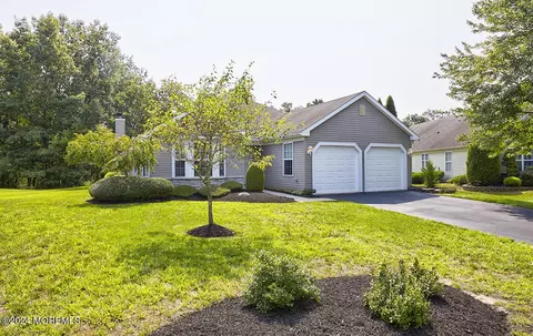 14 Rosewood Ct, Lakewood, NJ 08701