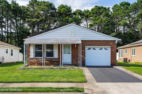 97 Guadalajara Dr, Toms River, NJ 08757