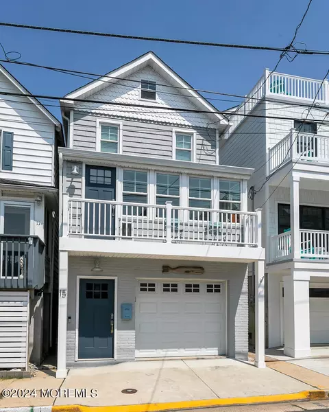 15 Church St, Sea Bright, NJ 07760