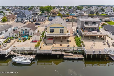 14 Lake Huron Dr, Little Egg Harbor, NJ 08087