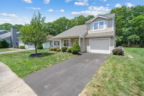 6 Cottonwood Dr, Barnegat, NJ 08005
