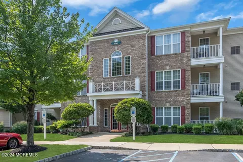 426 Sophee Ln, Lakewood, NJ 08701