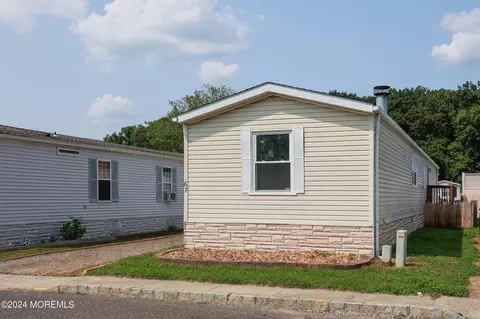 67 Ruffian Way, Howell, NJ 07731