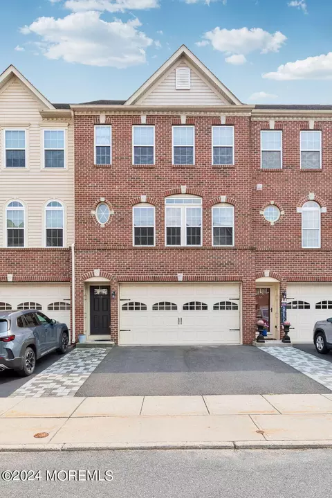 45 Pate Dr, Middletown, NJ 07748
