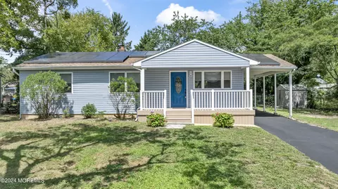 975 Grace Dr, Toms River, NJ 08753