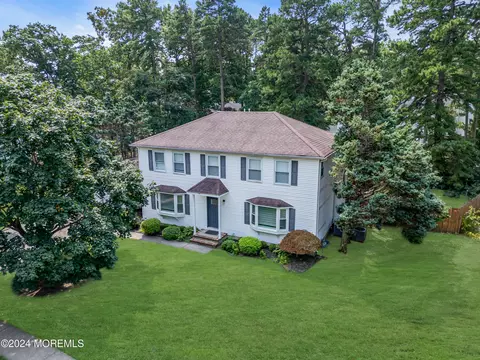 144 Colonial Dr, Lakewood, NJ 08701