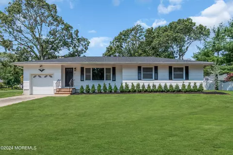 22 Glenwood Dr, Bayville, NJ 08721