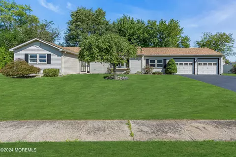 3 11th Ave, Monroe, NJ 08831