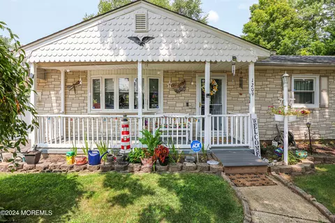 1209 3rd Ave, Toms River, NJ 08757