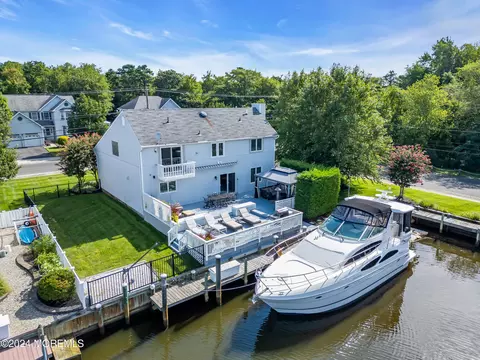 55 Mandalay Rd, Brick, NJ 08723
