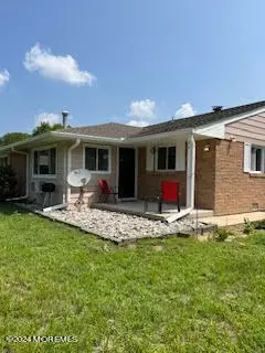 2 Swallow St # A, Manchester, NJ 08759
