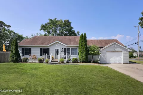 124 Oakwood Dr, Brick, NJ 08723