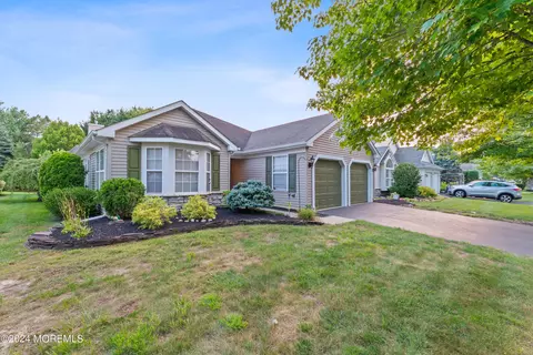 54 Foxwood Rd, Lakewood, NJ 08701