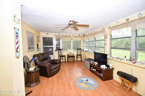 160 W End Ave, Island Heights, NJ 08732